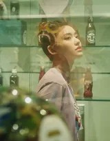 林允居家随拍演绎初冬暖意，慵懒格调治愈降温时光