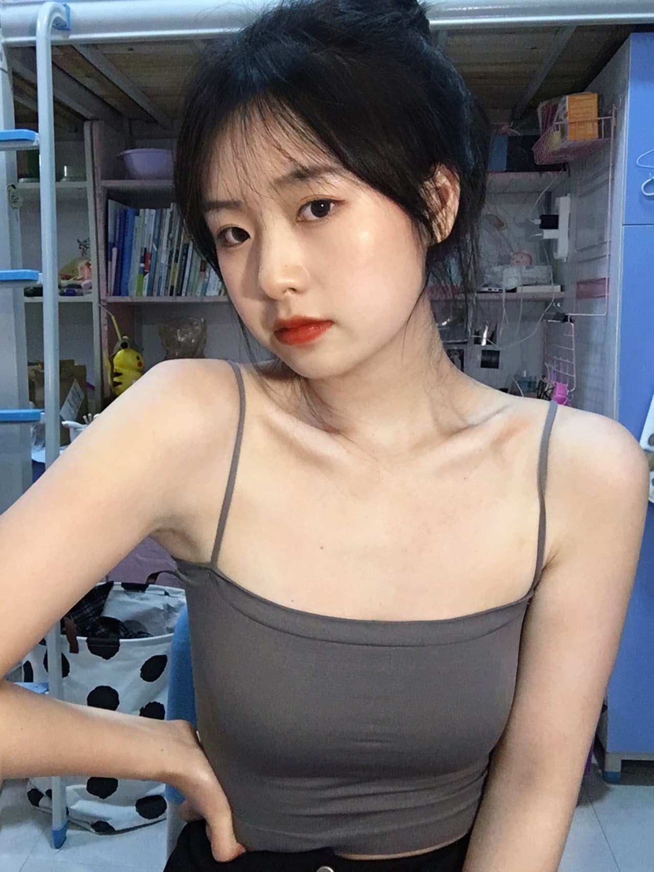 校园着装风波吊带自拍引发教室禁令思考