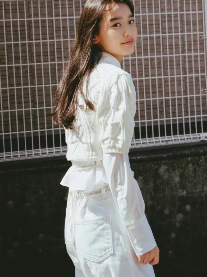 椿之十四岁:神仙颜值的少女模特图鉴 椿さん与宠物互动,温暖瞬间