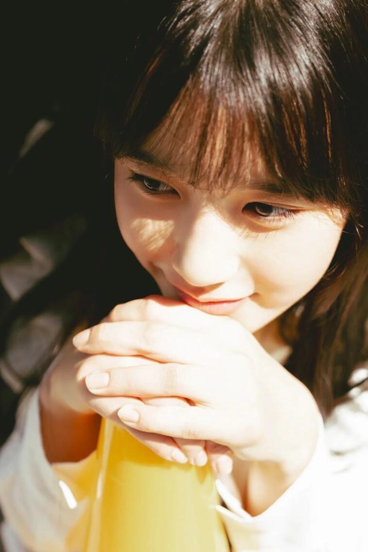 椿之十四岁:神仙颜值的少女模特图鉴 椿さん夜景拍摄,灯光下的容颜