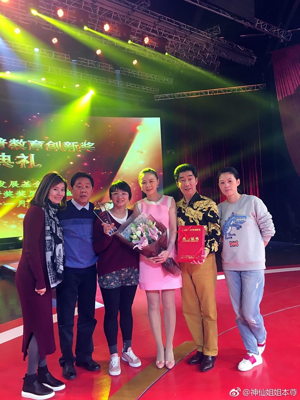 周瑾时尚造型全解析