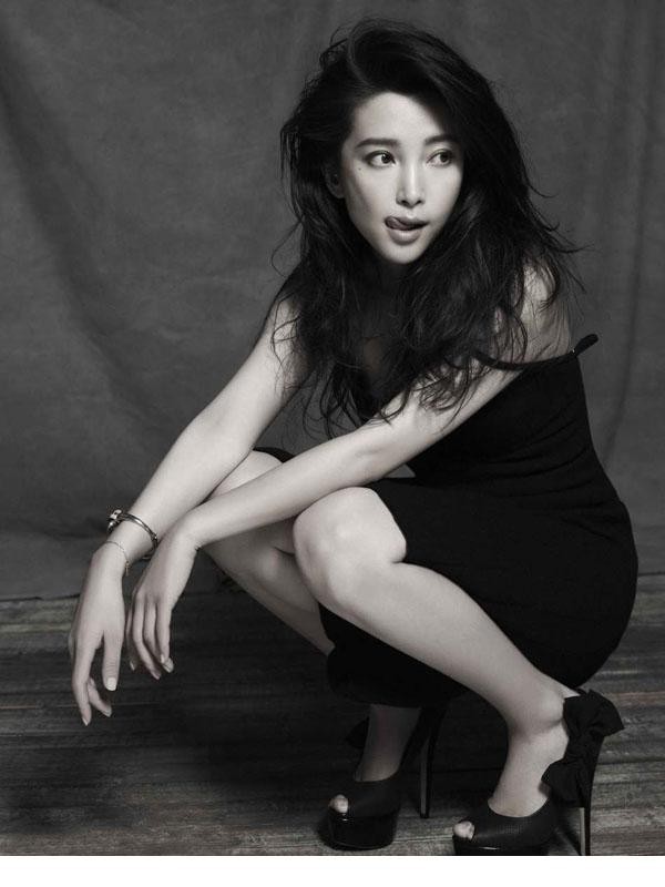 李冰冰雪肤淡妆凝视远方尽显文艺坚定风韵