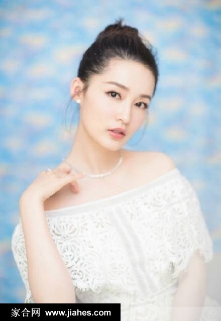 李沁典雅绽放蕾丝映衬飘逸之姿