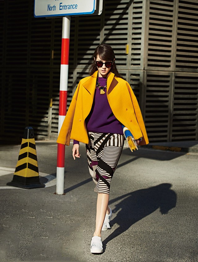 迪丽热巴都市漫步光影随行演绎多面风尚