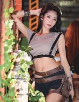 战地玫瑰：紧身背心与重型武器的反差协奏