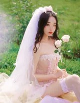 旷野中的浪漫诗篇 头纱与蕾丝的荒野邂逅