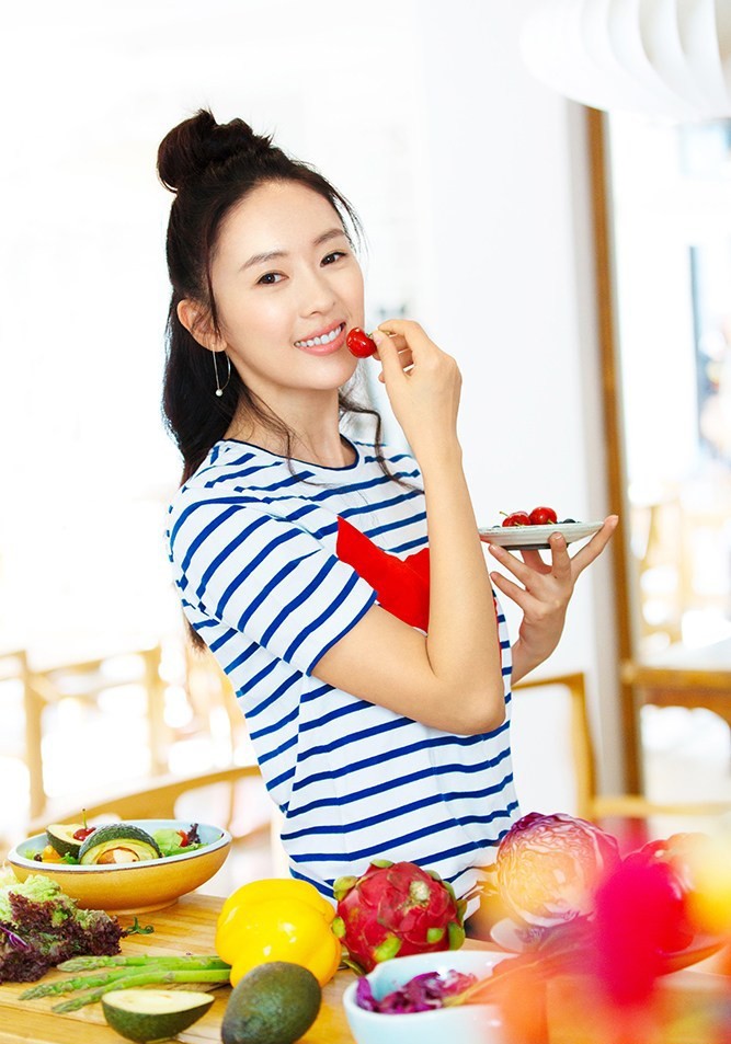 童瑶私房写真展露清新文艺百变魅力