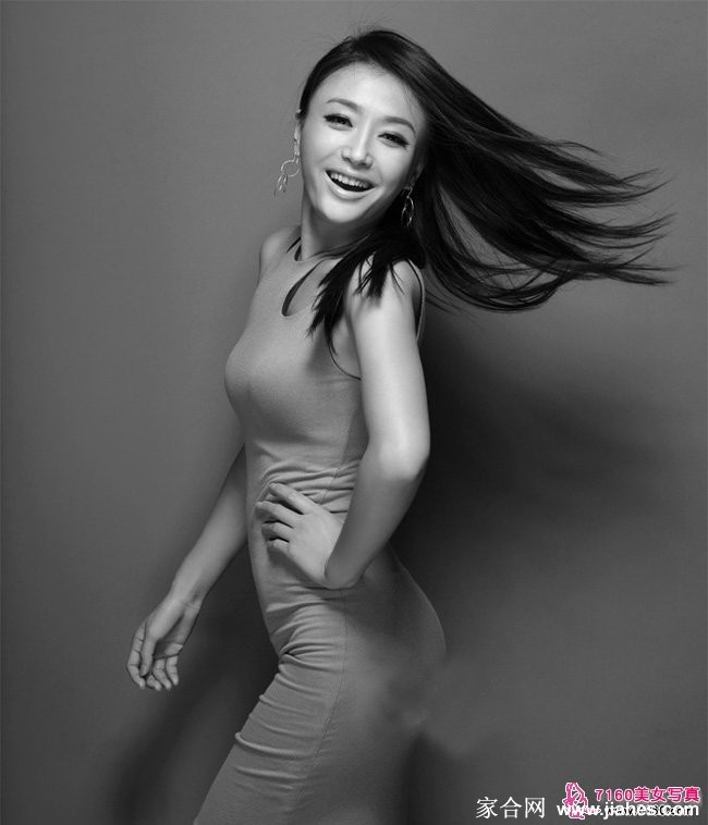 光影之诗：秦岚黑白光影中的静谧与力量