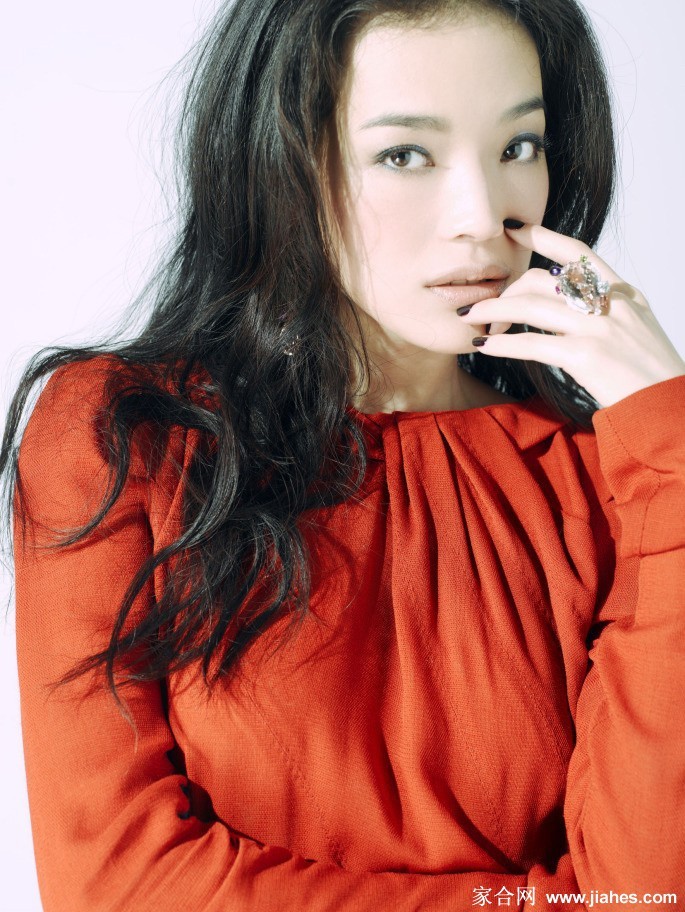 舒淇光影流转间的慵懒神韵与松弛美学