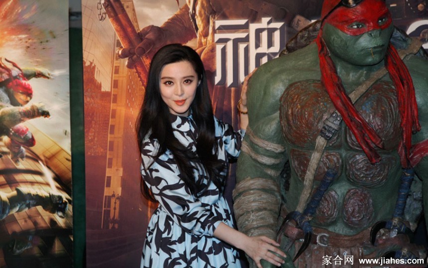 范冰冰仗义救场忍者神龟首映礼 蓝裙翩跹惊艳京城夜