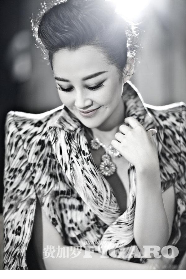 许晴豹纹华服演绎极致魅惑风情