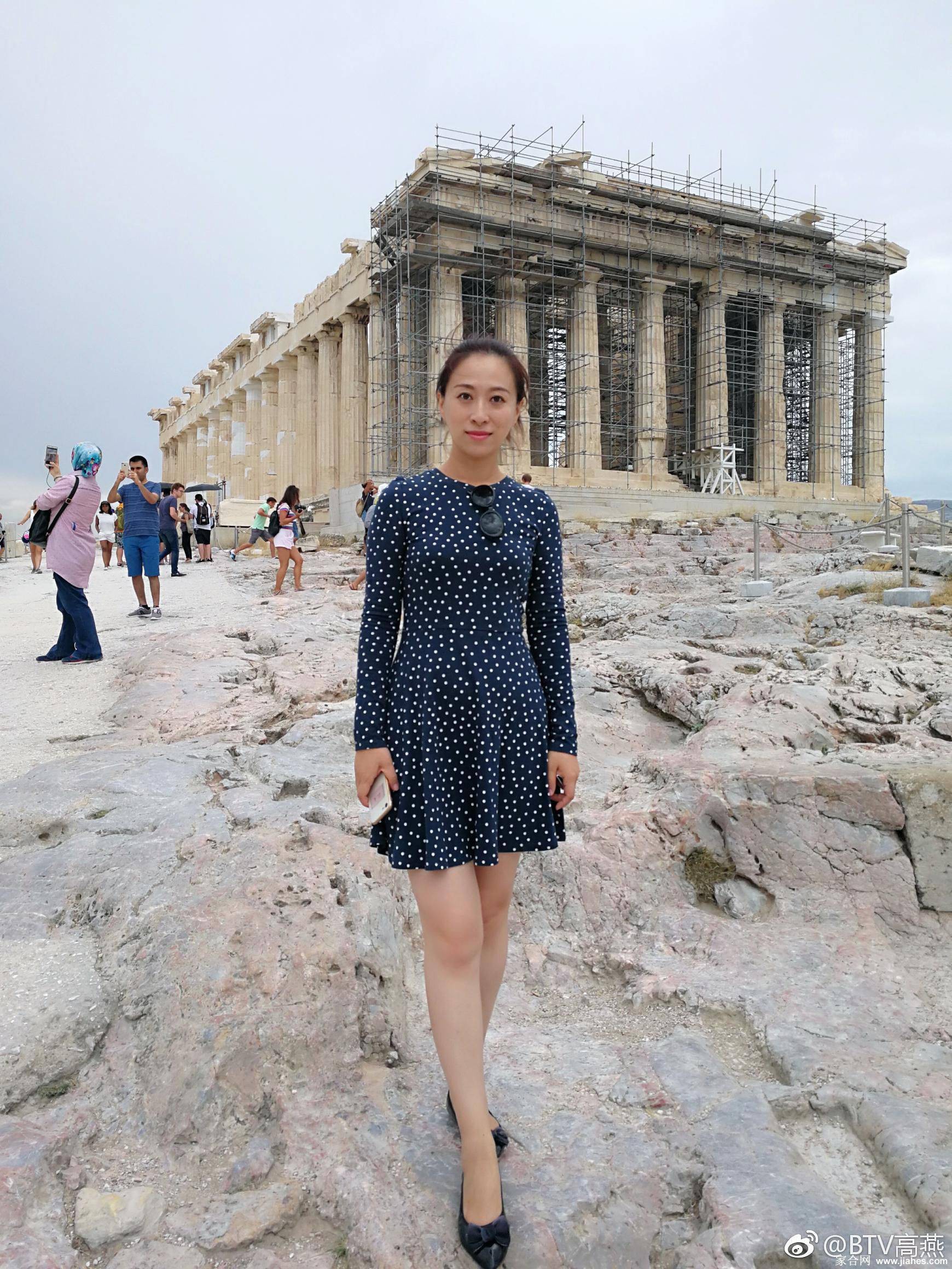 都市之外的优雅邂逅高燕户外写真展现知性之美