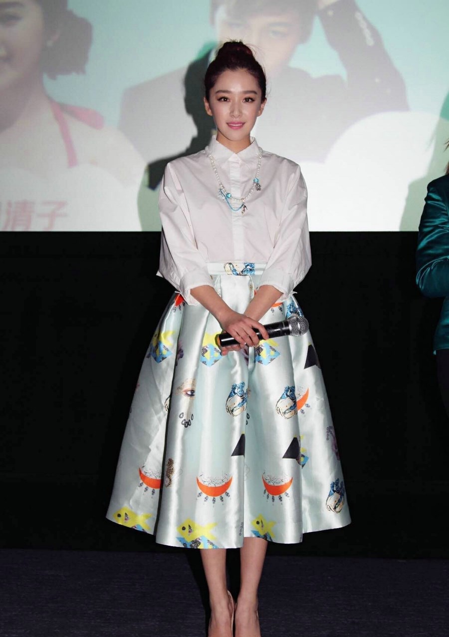 阚清子春日绽放粉嫩造型演绎清新潮流风尚