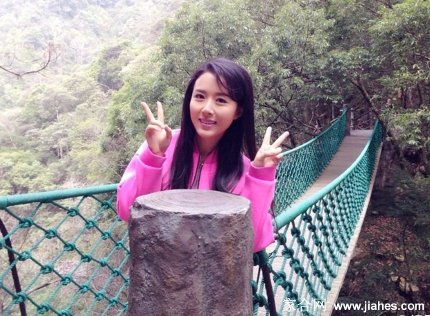 风姿绰约岁月静好颜丹晨生活剪影展露温柔时光