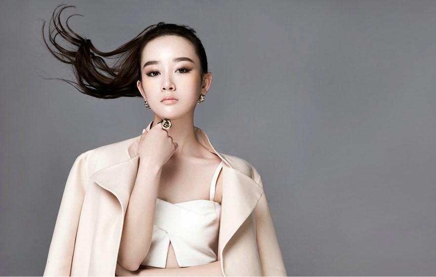 张檬时装大片演绎多面魅力复古优雅与清新灵动交织