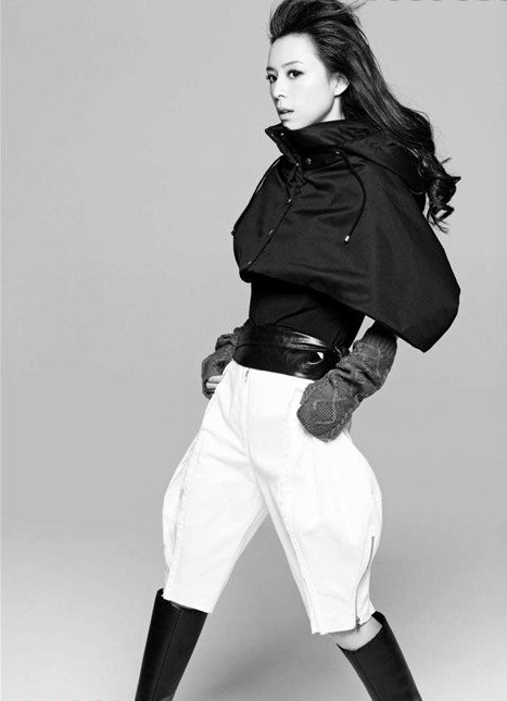 张静初以简约风诠释环保时尚新理念