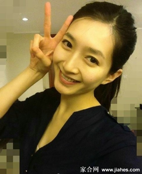 江疏影素颜生活剪影:褪去华服后的真实与灵动 江疏影漫步林间回眸,发丝轻扬充满自然生命力