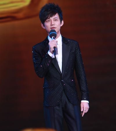 51岁何炅泪洒《好6》：31年老友重逢背后，藏着怎样的冷暖人生？