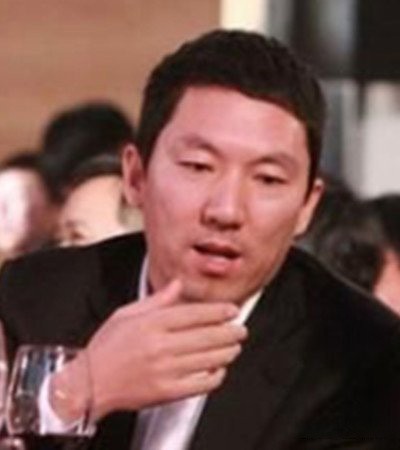 46岁殷桃“体脂18%”秀恩爱，嫁豪门还是找医生男友？她活成了大女主