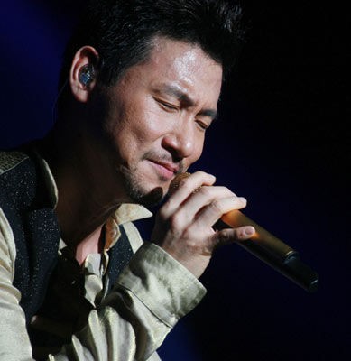 64岁324场创纪录，他是神也是人