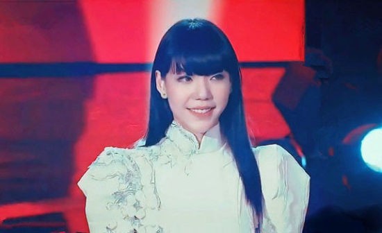 吴莫愁县城商演被嘲落魄？流量弃儿还是闷声建起了音乐王国？