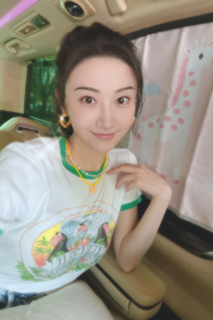 景甜名下工作室注销3家，只剩1家！37岁选择“急刹车”背后，藏着什么秘密？