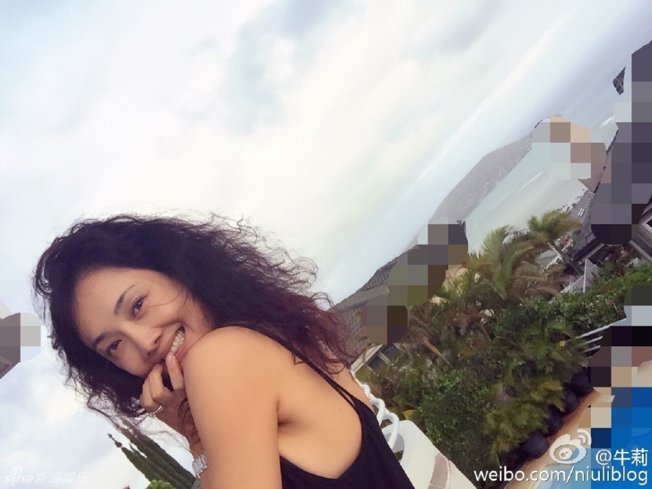 牛莉53岁新疆烧烤照惊艳全网：从双料冠军到“国民媳妇”的霸气反击