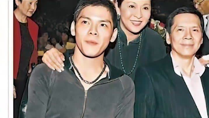 韩雪向华强道歉真相，大佬与红三代的特殊关系