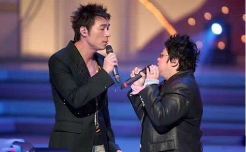 韩红管彤“结婚照”事件：一场全民狂欢后的赤裸真相