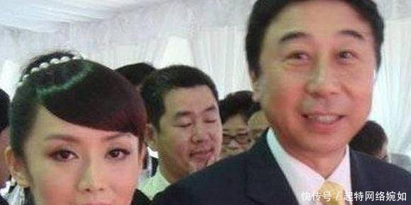 # 暌违多年再同框，冯巩艾慧小品同台背后的台下守望