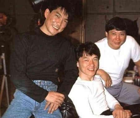 # 被当众砸酒瓶仍笑脸相迎，洪金宝在香港影坛的真实底气有多硬