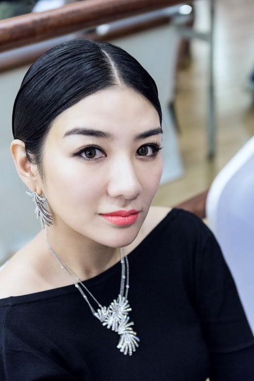 两任前夫一个比一个狠，47岁黄奕哽咽说出真相