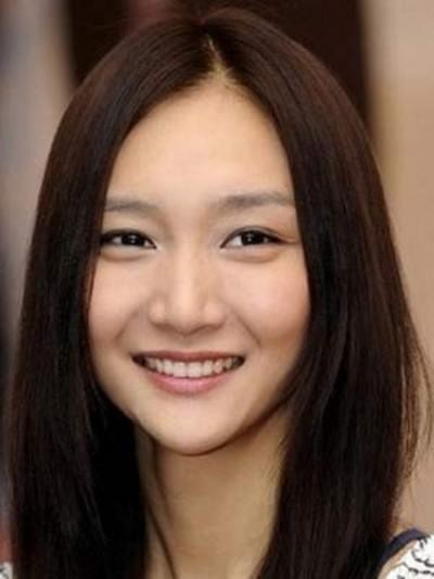 昔日“小张曼玉”当众认爱张默被秒拒，五年后吸毒被抓直播喊冤