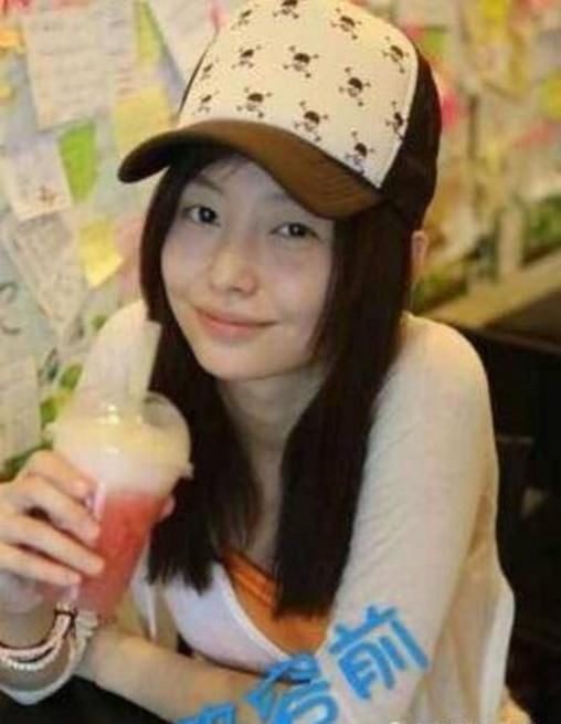 狂刷热搜！于文文整容前照片曝光